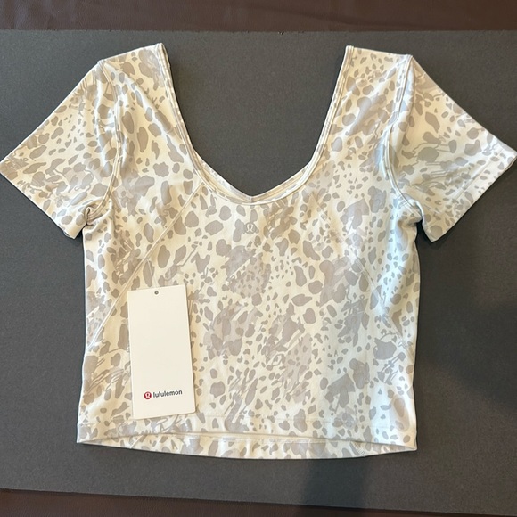 NWT LuLulemon Align Tee size 6 - Picture 1 of 3